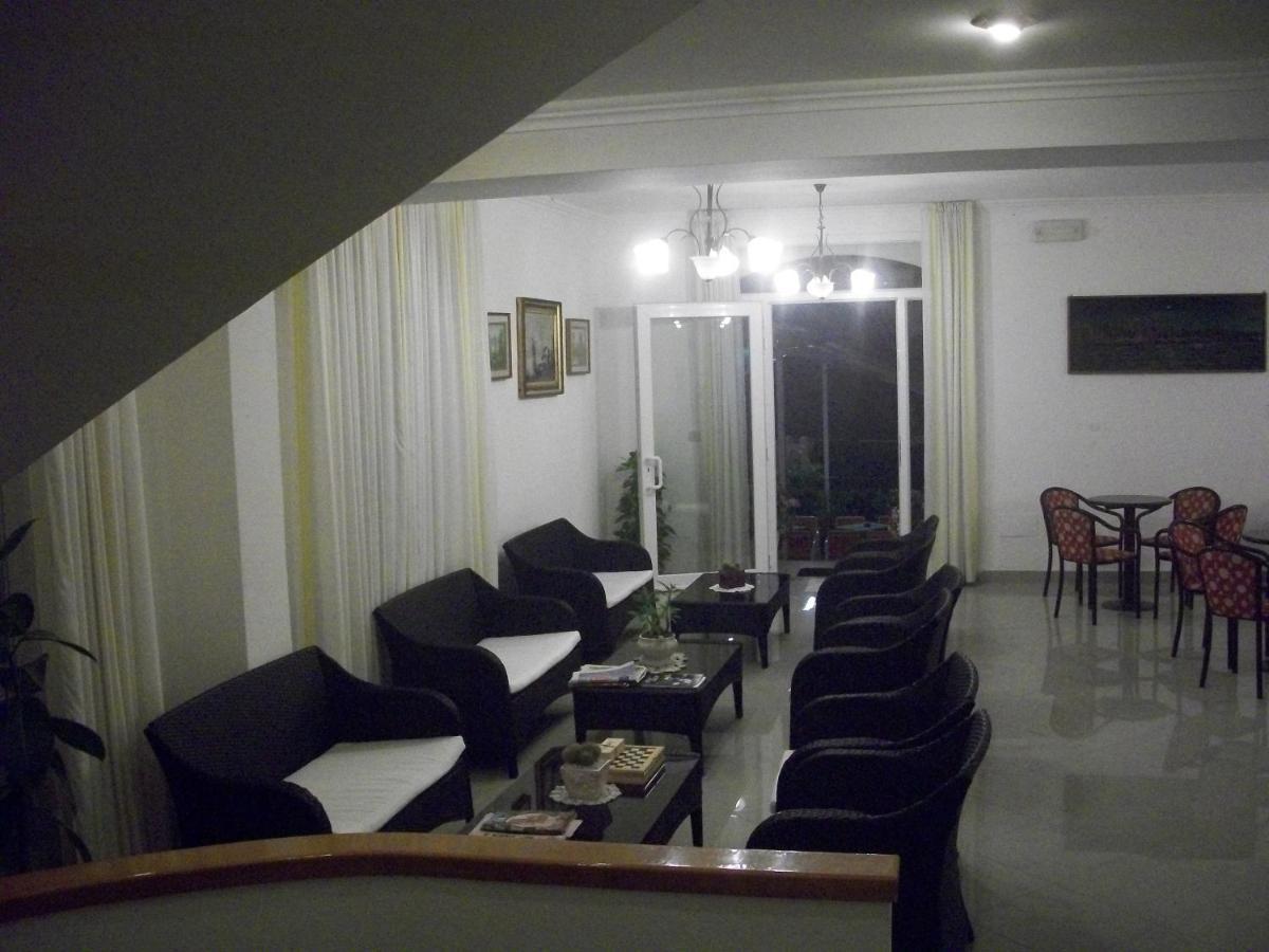 Hotel Liliana Rimini Exteriör bild