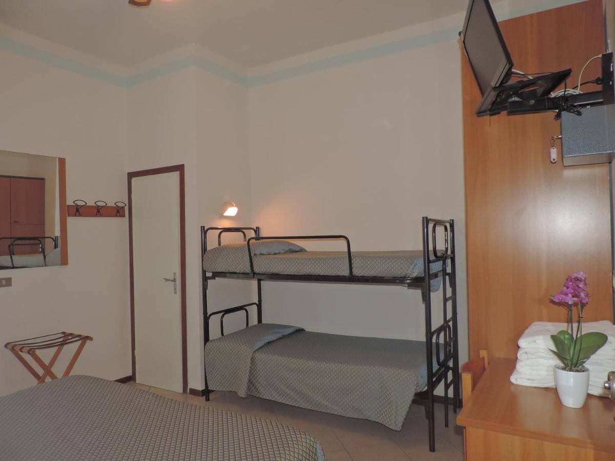 Hotel Liliana Rimini Exteriör bild