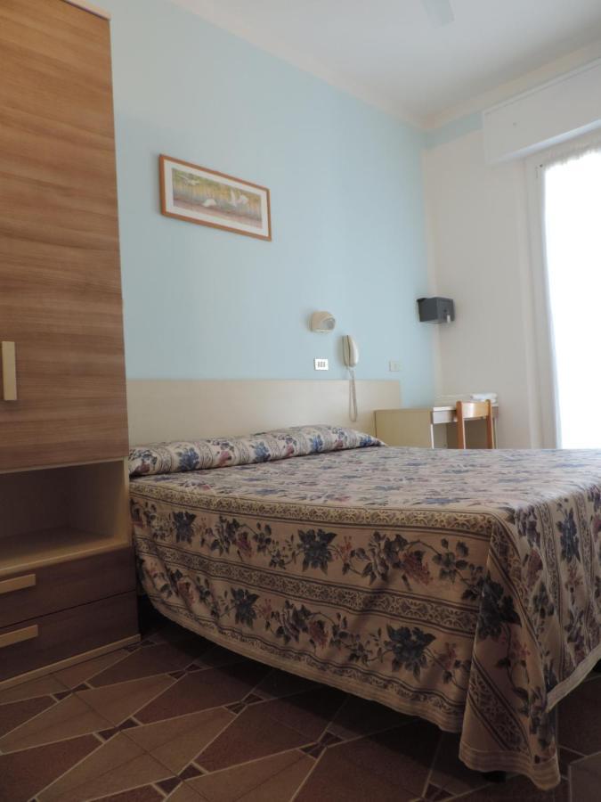 Hotel Liliana Rimini Exteriör bild